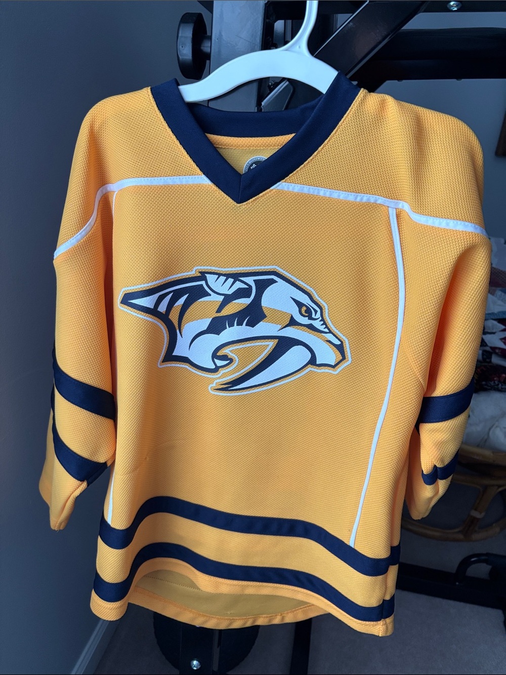 Youth Size L 12-14 NHL Nashville Predators #9 Forsberg Hockey Jersey